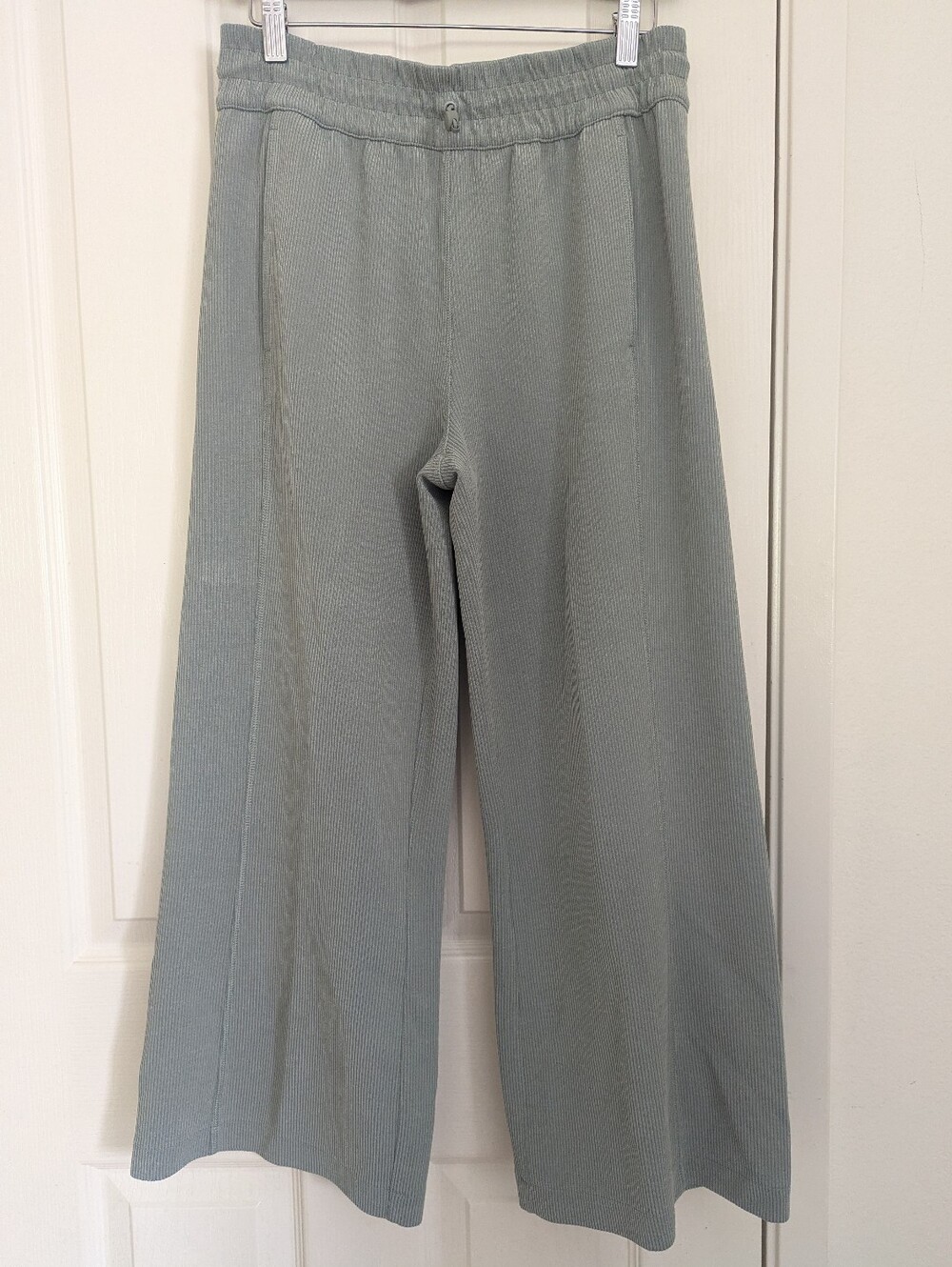 Lululemon Wide-Leg Pants in Sage - Size 8